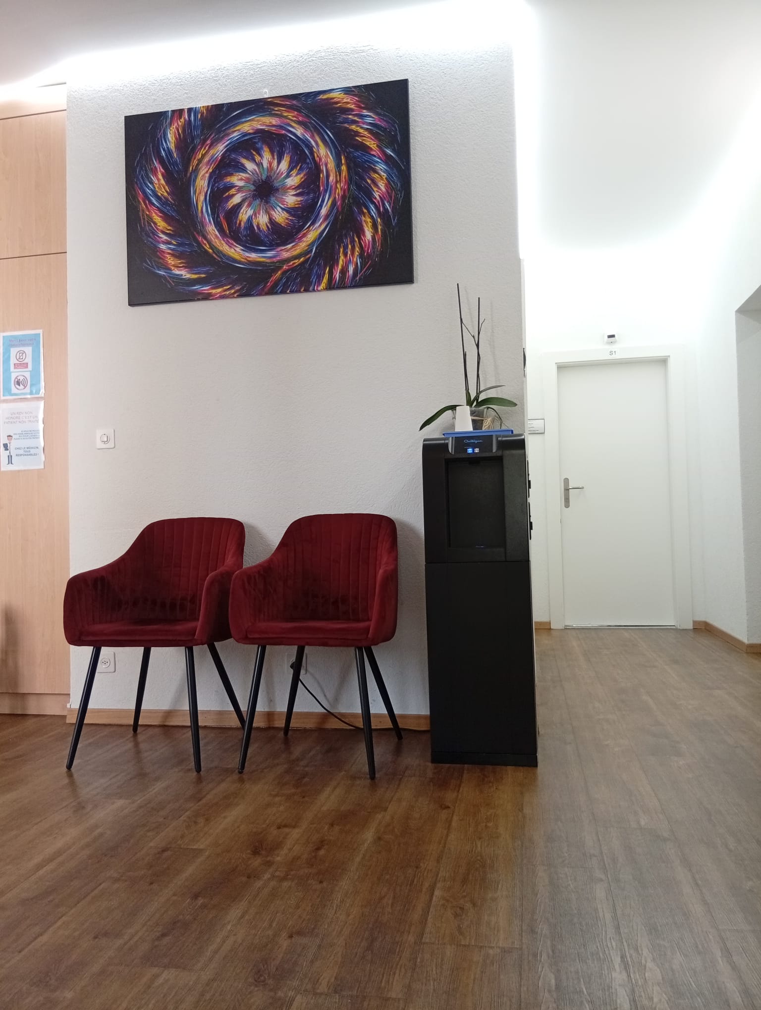 un centre de medecine moderne  et  convivial